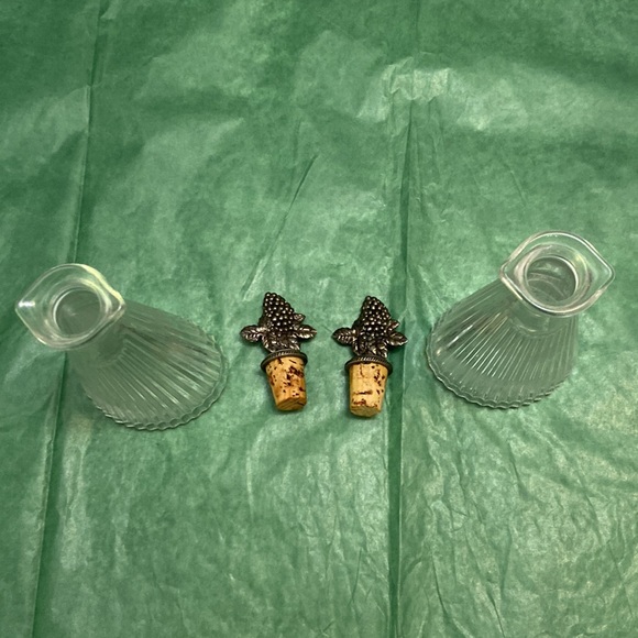 Vintage Oil & Vinegar Glass Condiment Decanter Set With Silver Corked Tops - EUC - Picture 4 of 5